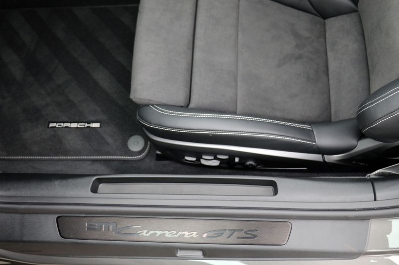 Porsche Carrera GTS Coupe PDK