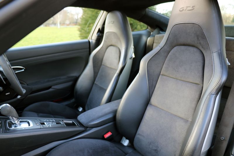 Porsche 911 GTS Coupe PDK