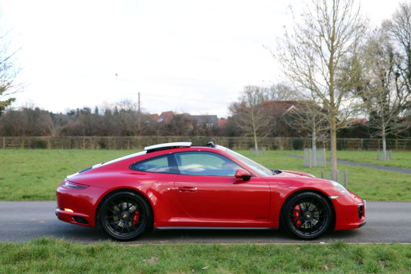 Porsche 911 GTS Coupe PDK