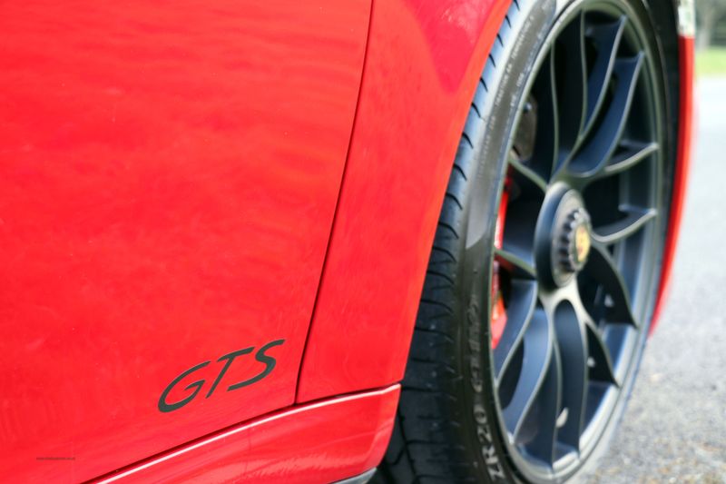 Porsche 911 GTS Coupe PDK