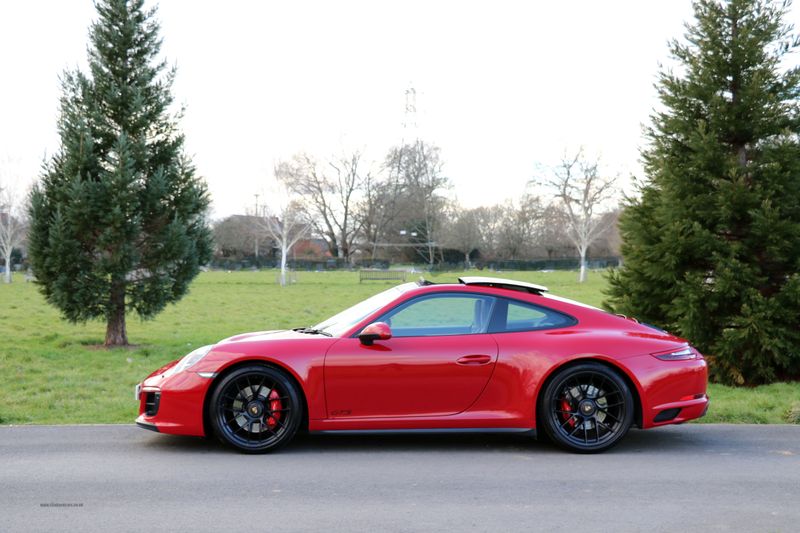 Porsche 911 GTS Coupe PDK