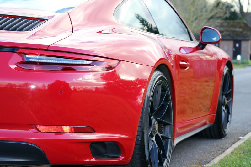 Porsche 911 GTS Coupe PDK