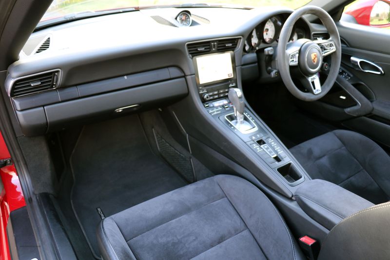 Porsche 911 GTS Coupe PDK