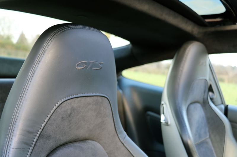 Porsche 911 GTS Coupe PDK