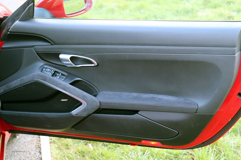 Porsche 911 GTS Coupe PDK