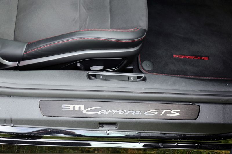 Porsche Carrera GTS Coupe PDK