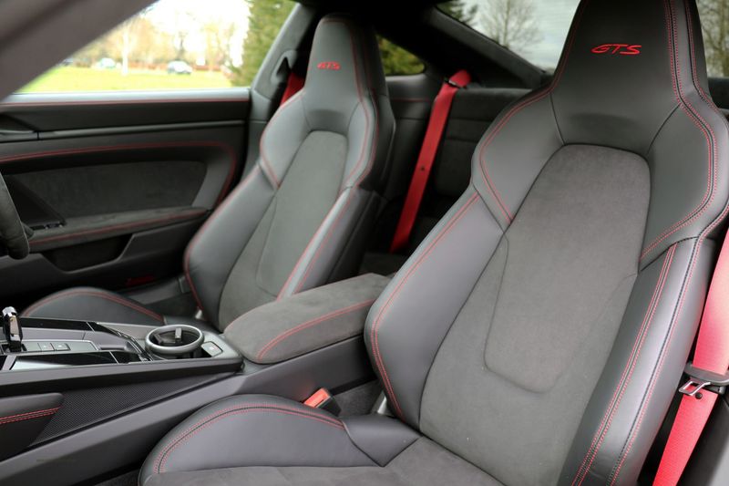 Porsche Carrera GTS Coupe PDK