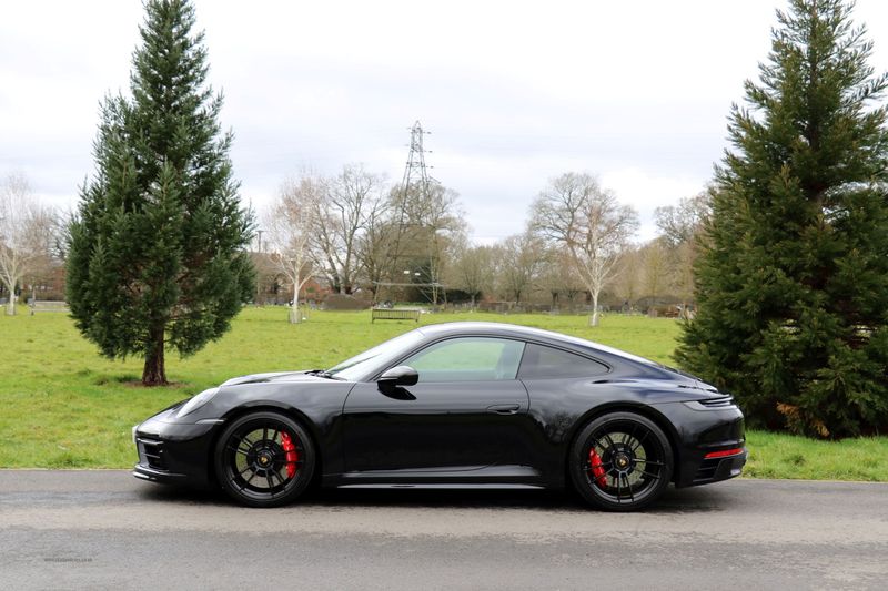 Porsche Carrera GTS Coupe PDK