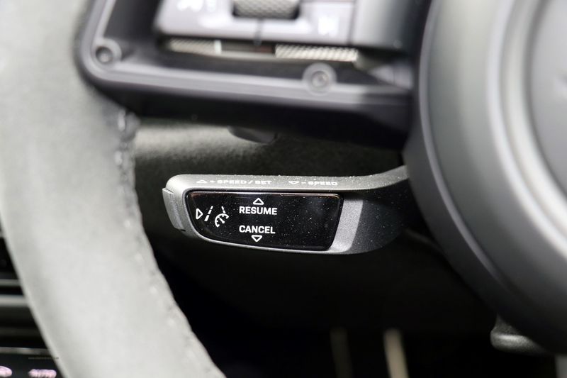 Porsche Carrera GTS Coupe PDK