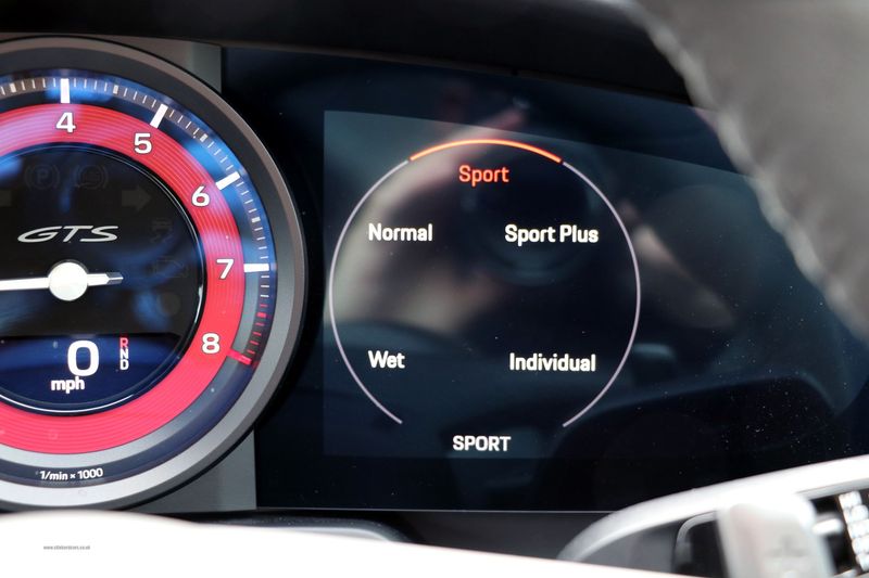 Porsche Carrera GTS Coupe PDK