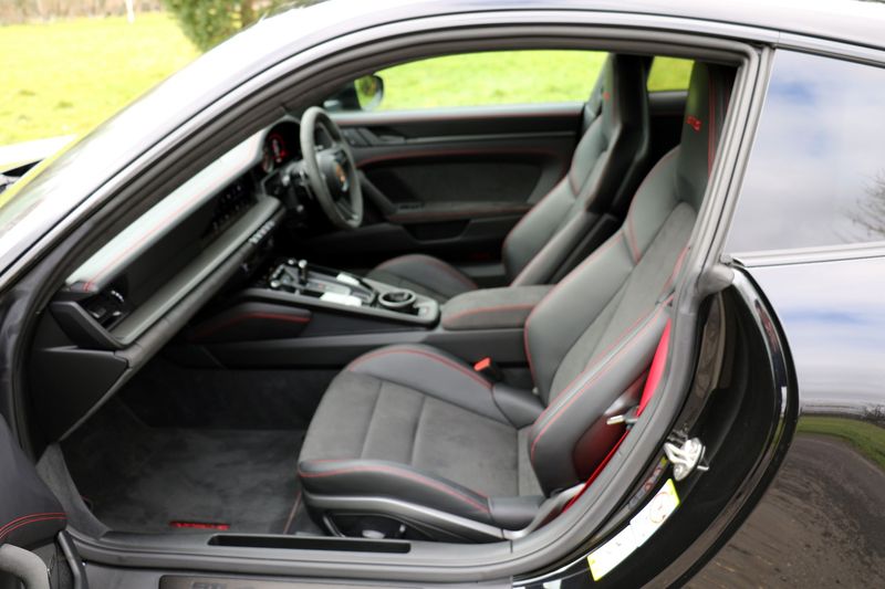 Porsche Carrera GTS Coupe PDK