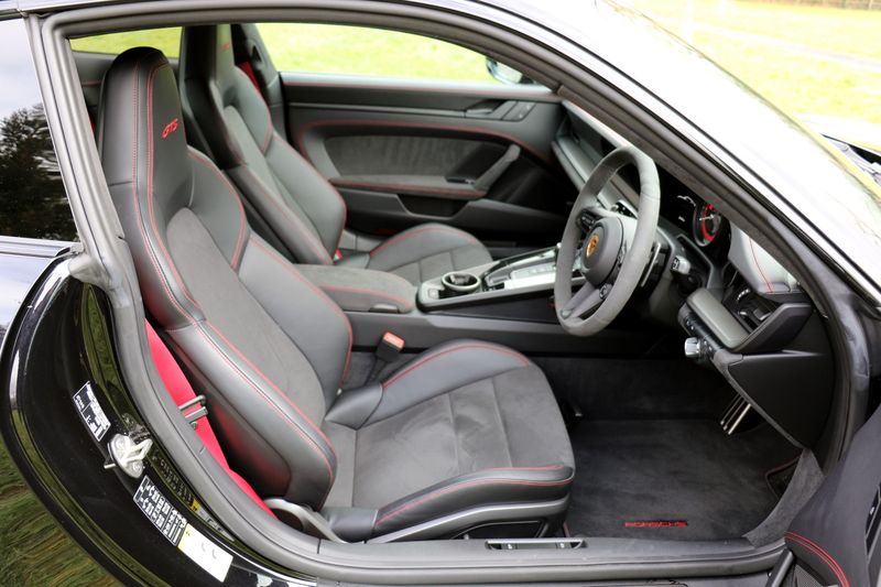 Porsche Carrera GTS Coupe PDK