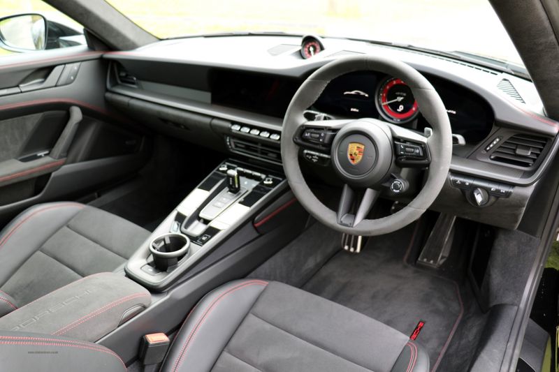 Porsche Carrera GTS Coupe PDK