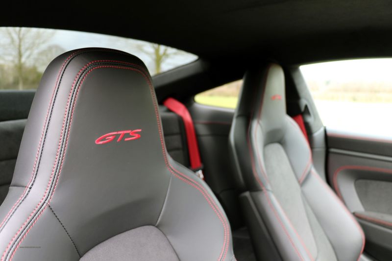 Porsche Carrera GTS Coupe PDK