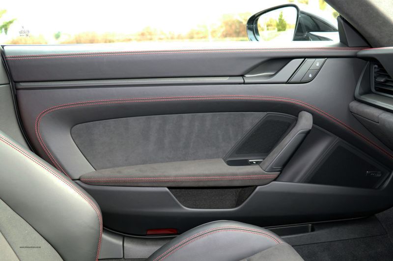 Porsche Carrera GTS Coupe PDK