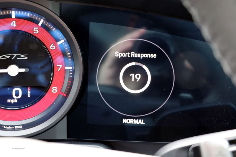 Porsche Carrera GTS Coupe PDK