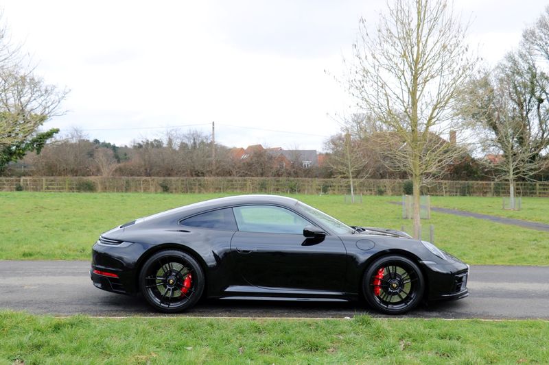 Porsche Carrera GTS Coupe PDK