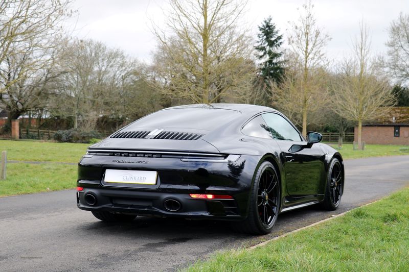 Porsche Carrera GTS Coupe PDK