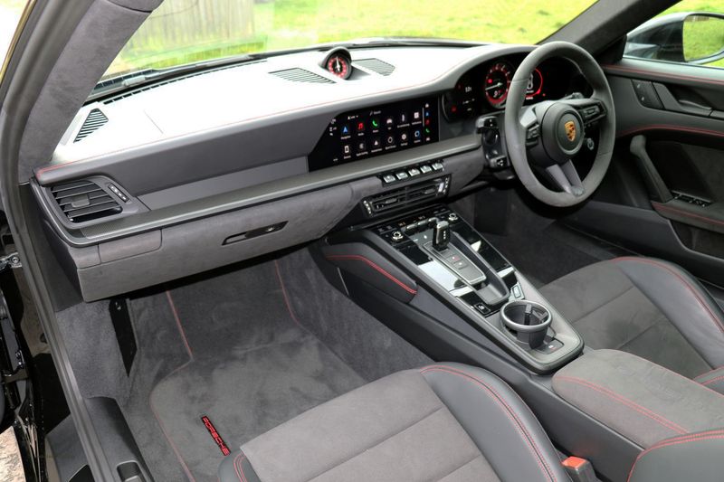 Porsche Carrera GTS Coupe PDK