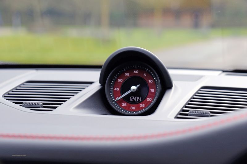 Porsche Carrera GTS Coupe PDK