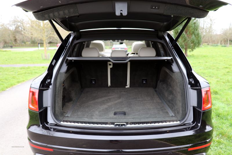 Bentley Bentayga V8 Black and Centenary Edition