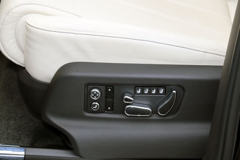 Bentley Bentayga V8 Black and Centenary Edition