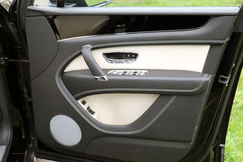 Bentley Bentayga V8 Black and Centenary Edition