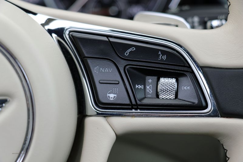 Bentley Bentayga V8 Black and Centenary Edition