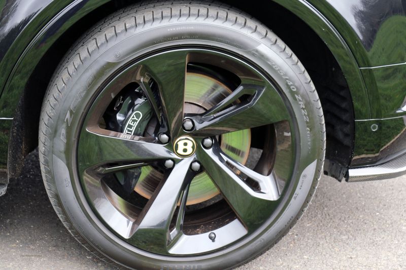 Bentley Bentayga V8 Black and Centenary Edition