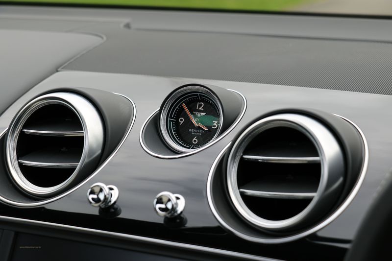 Bentley Bentayga V8 Black and Centenary Edition