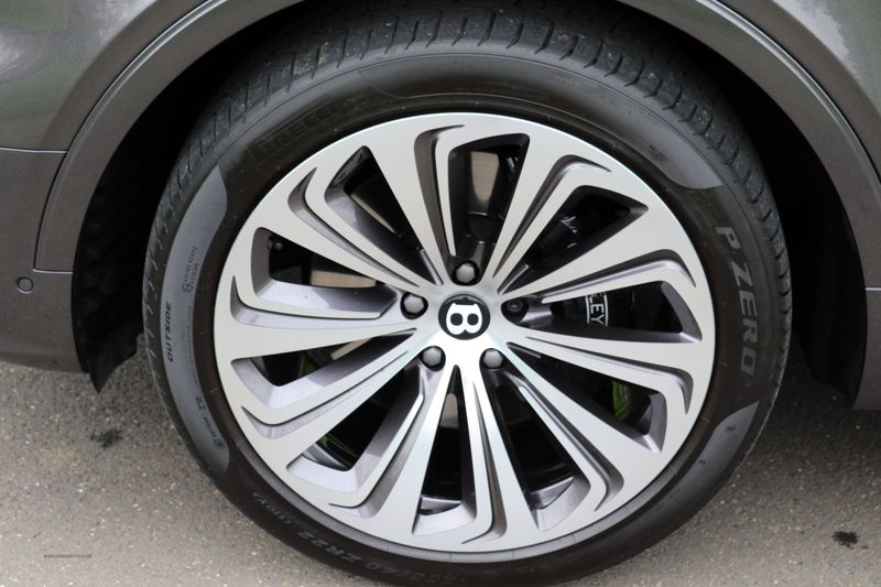 Bentley Bentayga Outdoor Pursuits Collection 3.0 TFSi V6 17.3kWh Hybrid