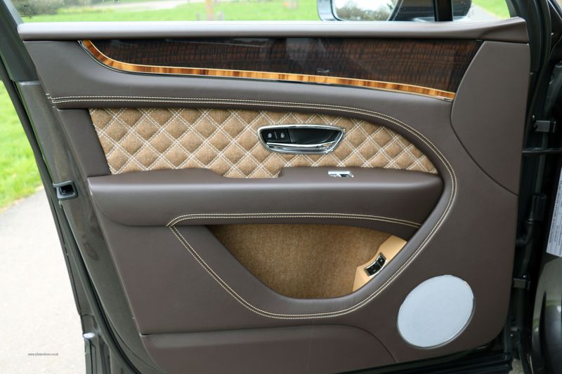 Bentley Bentayga Outdoor Pursuits Collection 3.0 TFSi V6 17.3kWh Hybrid