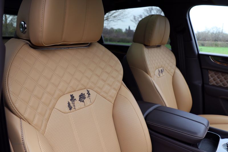 Bentley Bentayga Outdoor Pursuits Collection 3.0 TFSi V6 17.3kWh Hybrid