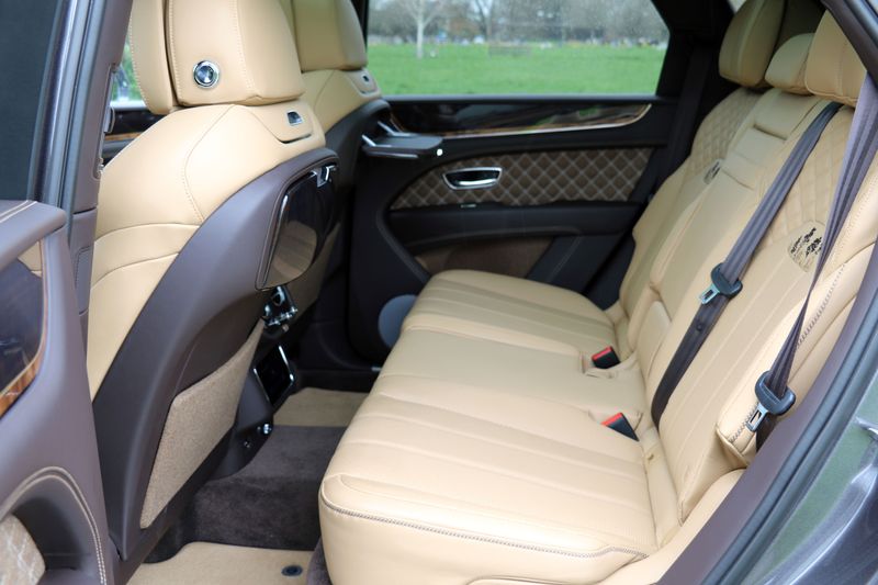 Bentley Bentayga Outdoor Pursuits Collection 3.0 TFSi V6 17.3kWh Hybrid