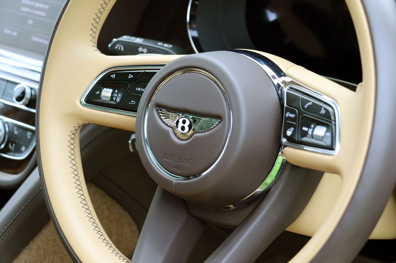 Bentley Bentayga Outdoor Pursuits Collection 3.0 TFSi V6 17.3kWh Hybrid