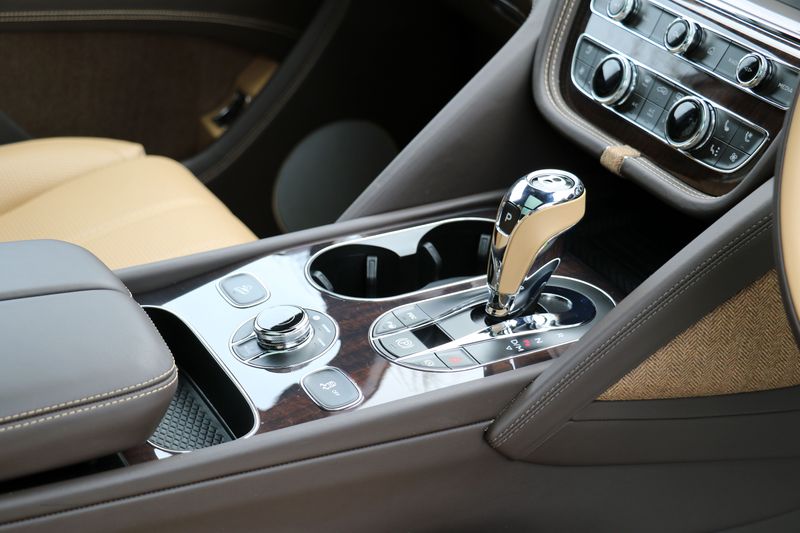 Bentley Bentayga Outdoor Pursuits Collection 3.0 TFSi V6 17.3kWh Hybrid