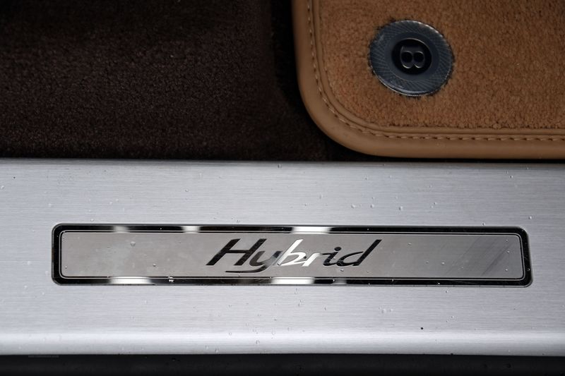 Bentley Bentayga Outdoor Pursuits Collection 3.0 TFSi V6 17.3kWh Hybrid