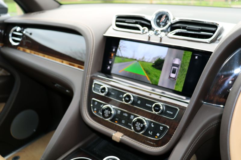 Bentley Bentayga Outdoor Pursuits Collection 3.0 TFSi V6 17.3kWh Hybrid