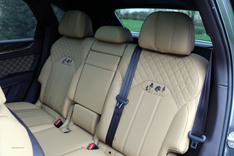 Bentley Bentayga Outdoor Pursuits Collection 3.0 TFSi V6 17.3kWh Hybrid