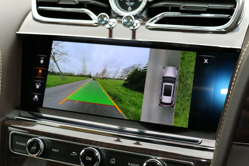 Bentley Bentayga Outdoor Pursuits Collection 3.0 TFSi V6 17.3kWh Hybrid