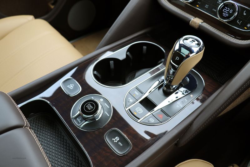 Bentley Bentayga Outdoor Pursuits Collection 3.0 TFSi V6 17.3kWh Hybrid