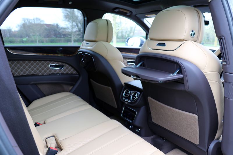 Bentley Bentayga Outdoor Pursuits Collection 3.0 TFSi V6 17.3kWh Hybrid