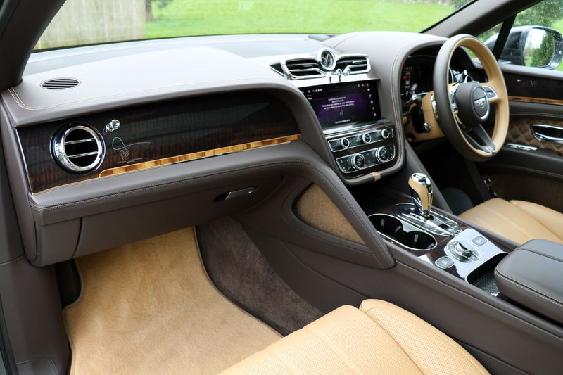 Bentley Bentayga Outdoor Pursuits Collection 3.0 TFSi V6 17.3kWh Hybrid