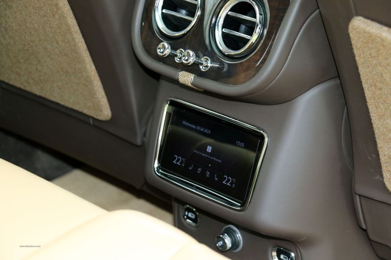 Bentley Bentayga Outdoor Pursuits Collection 3.0 TFSi V6 17.3kWh Hybrid