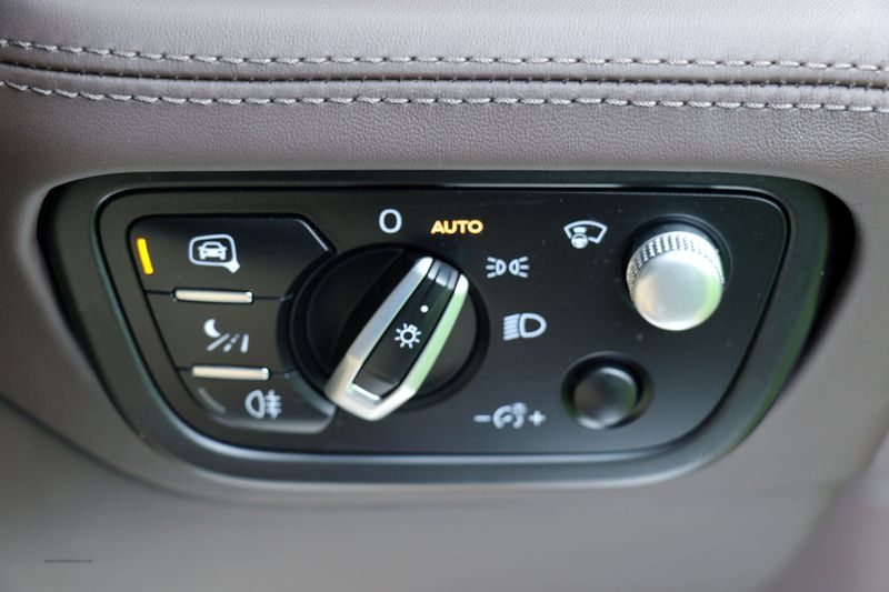 Bentley Bentayga Outdoor Pursuits Collection 3.0 TFSi V6 17.3kWh Hybrid