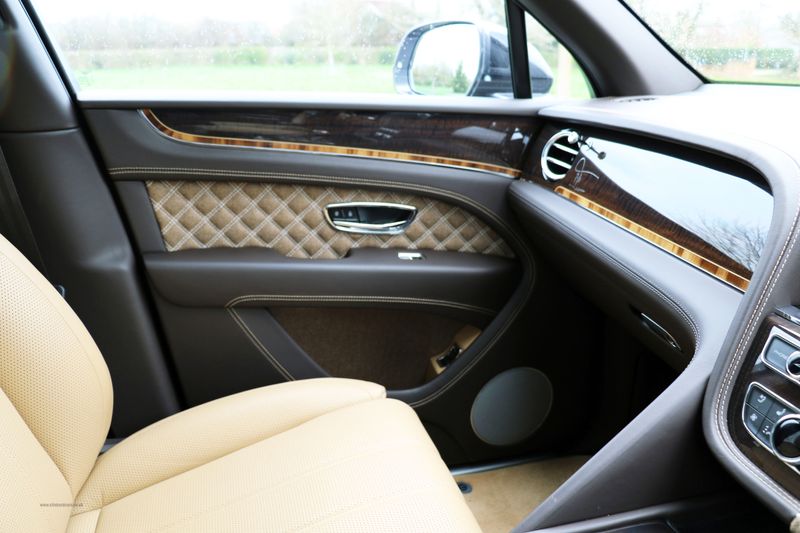 Bentley Bentayga Outdoor Pursuits Collection 3.0 TFSi V6 17.3kWh Hybrid