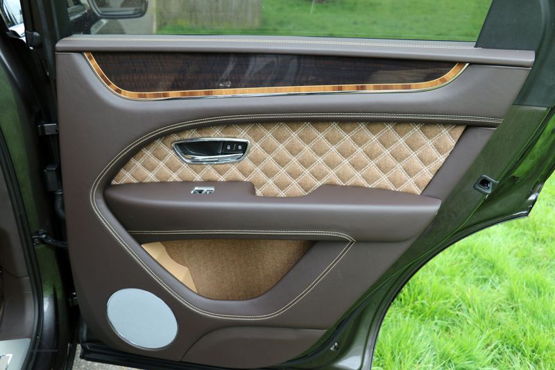 Bentley Bentayga Outdoor Pursuits Collection 3.0 TFSi V6 17.3kWh Hybrid