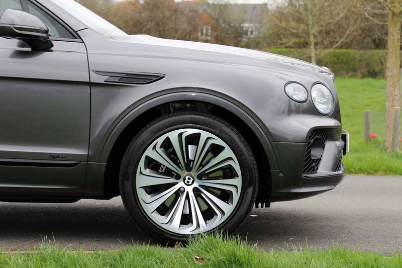 Bentley Bentayga Outdoor Pursuits Collection 3.0 TFSi V6 17.3kWh Hybrid