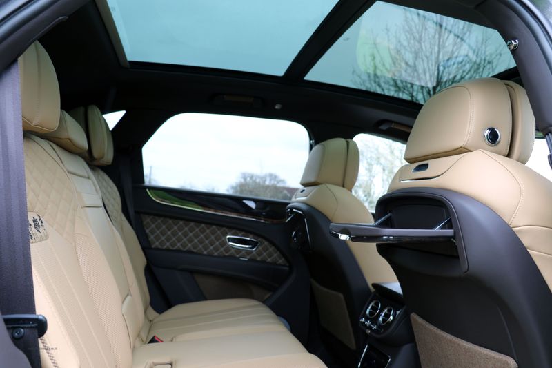 Bentley Bentayga Outdoor Pursuits Collection 3.0 TFSi V6 17.3kWh Hybrid