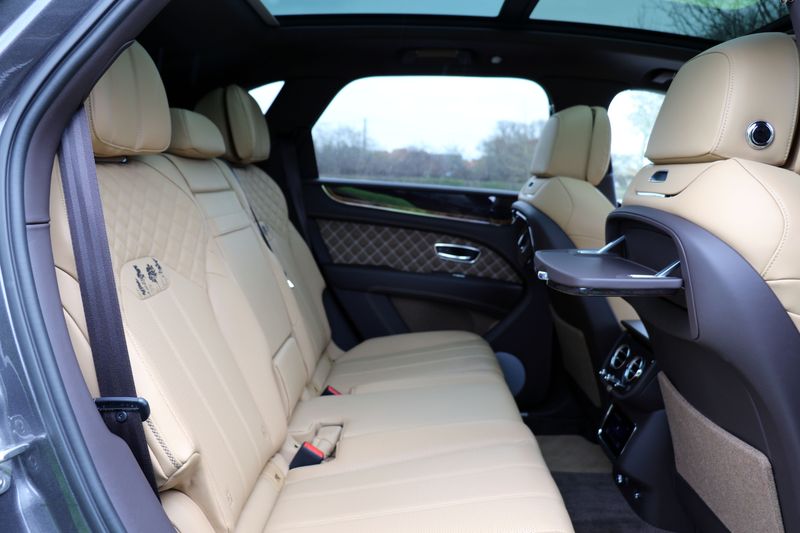 Bentley Bentayga Outdoor Pursuits Collection 3.0 TFSi V6 17.3kWh Hybrid